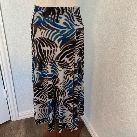 NWT  West 5th Blue Brown Abstract Floral Midi Swing Skirt Size M - Picture 3 of 10